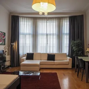 https://zatecka-4-old-town-apartment.praguehotelsweb.com