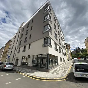 https://seven-days-smichov.praguehotelsweb.com